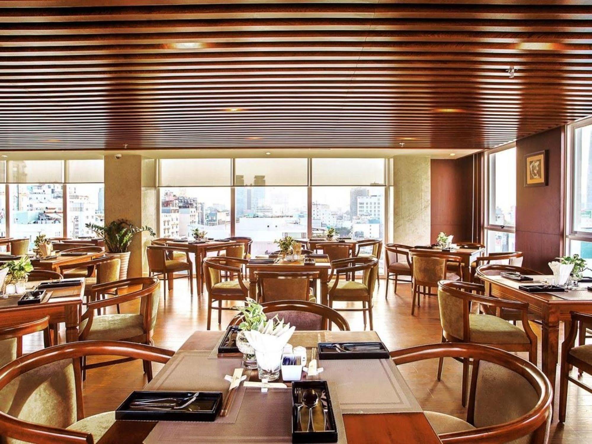 Nhat Ha 1 Hotel Bandar Ho Chi Minh Luaran gambar