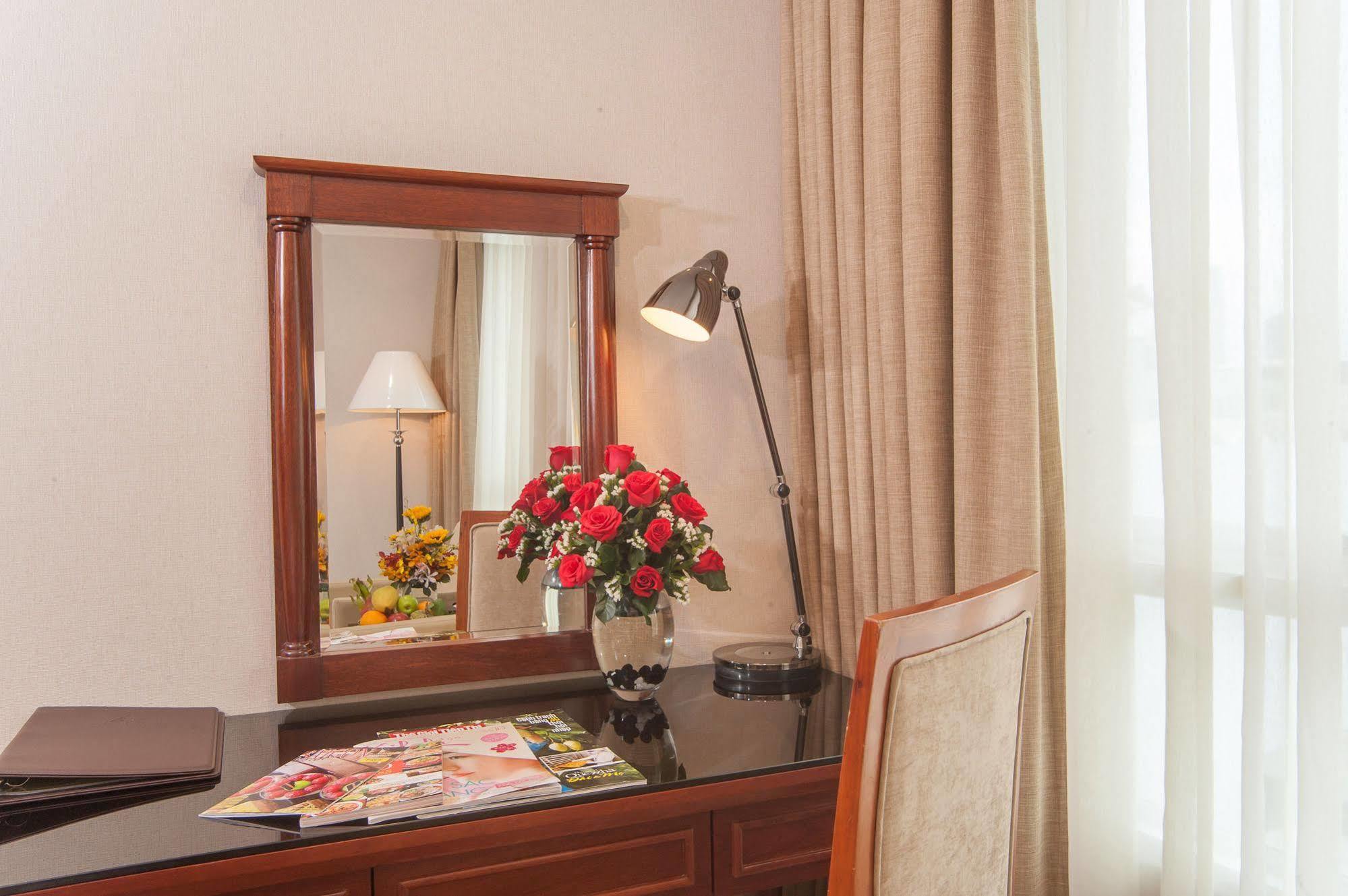 Nhat Ha 1 Hotel Bandar Ho Chi Minh Luaran gambar