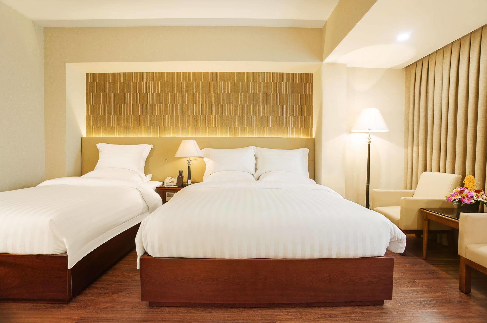 Nhat Ha 1 Hotel Bandar Ho Chi Minh Luaran gambar