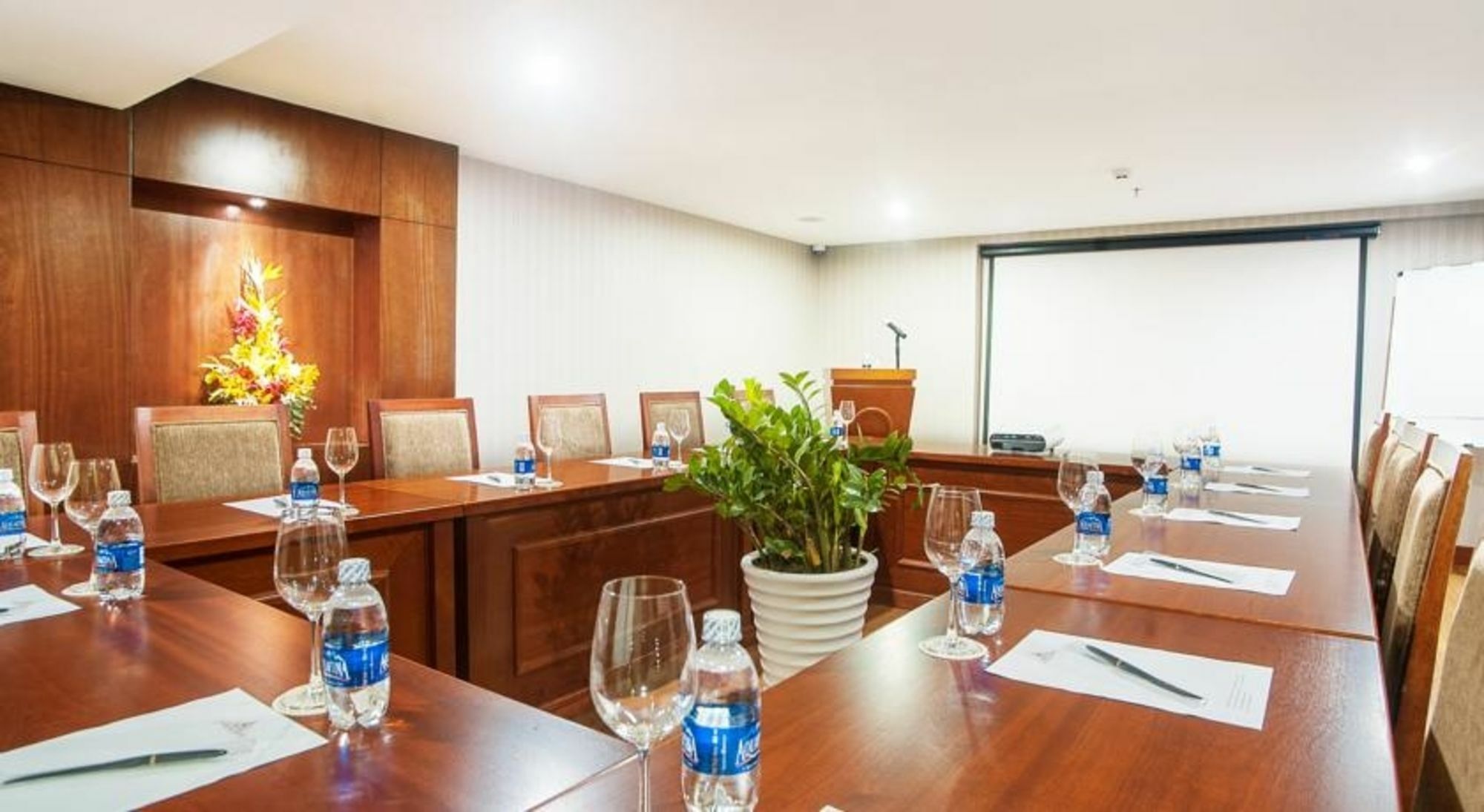 Nhat Ha 1 Hotel Bandar Ho Chi Minh Luaran gambar